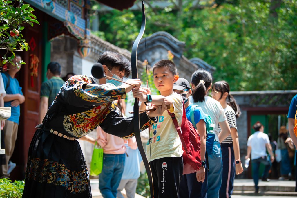 最美人间四月天,清明踏青就来锦绣中华——穿汉服享半价游园