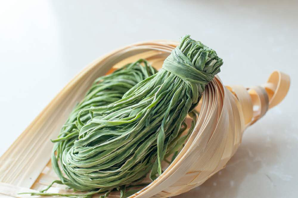 嚼起来嘎吱响的贡菜，到底是个什么来头？