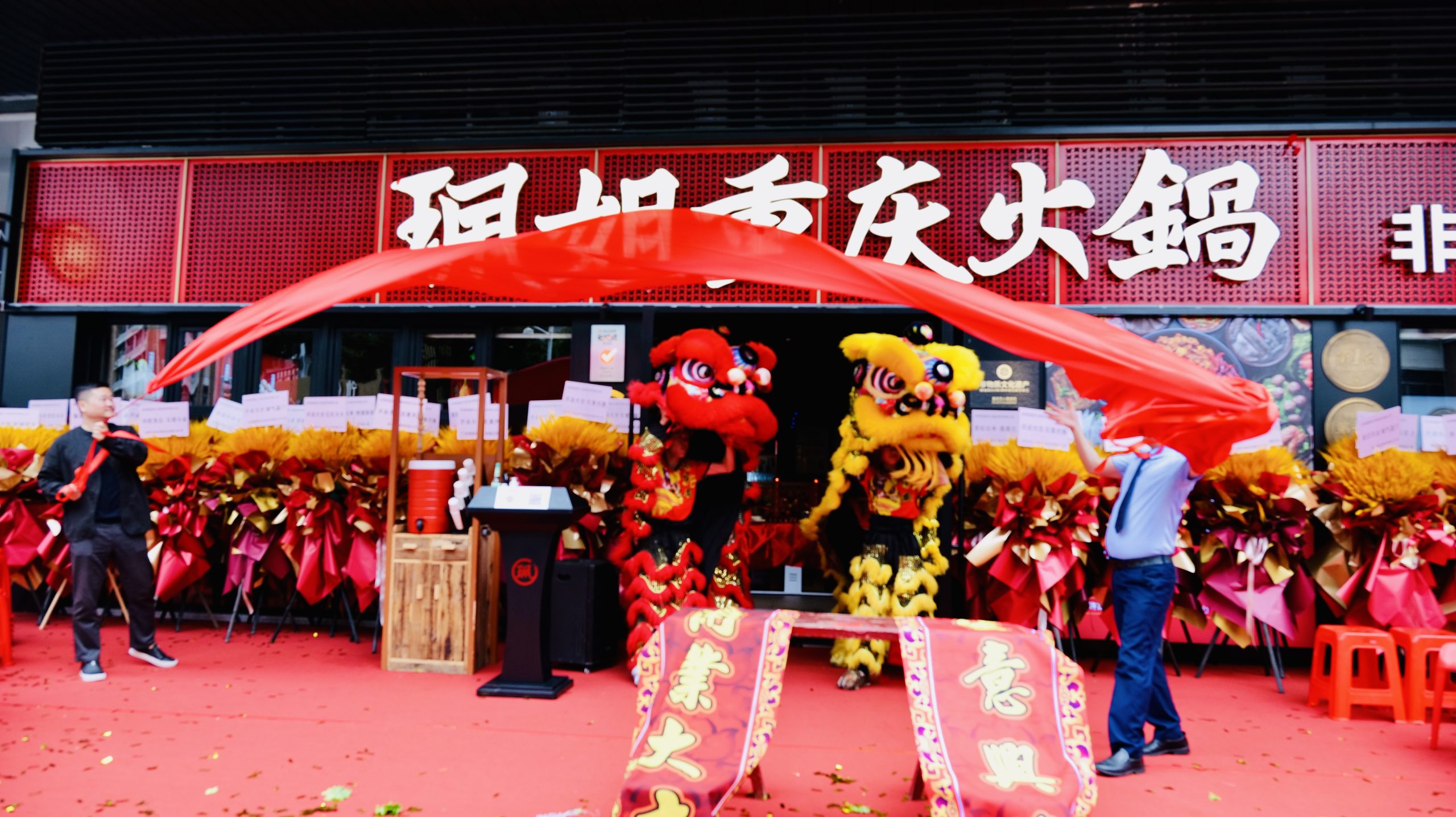 香飘深圳来福士，首家珮姐重庆火锅特许加盟店开业！