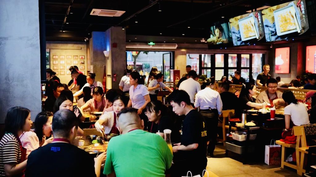 香飘深圳来福士,首家珮姐重庆火锅特许加盟店开业!