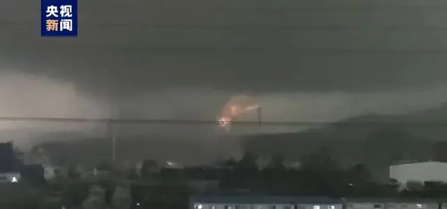 广州多区发生局地龙卷风 启动气象灾害（雷雨大风）Ⅲ级应急响应