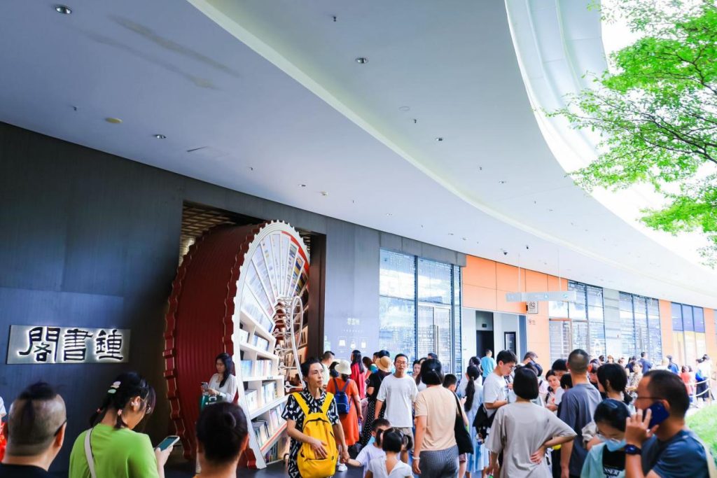 运输船驶入港湾 五一假期来欢乐港湾一起穿越火线