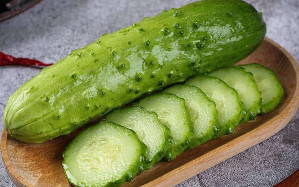黄瓜虽有养颜抗衰老的功效，但是2类人不适合食用，黄瓜也有禁忌