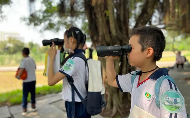 公开征求意见！广州拟出新规：中小学可禁止学生带手机进入学校
