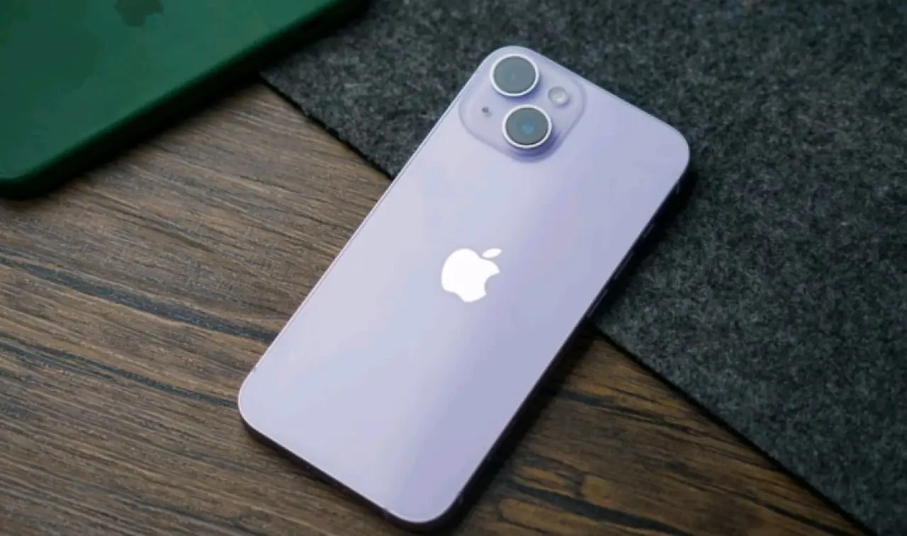 新款iPhone加入苹果智能，业界担忧：电池还够用吗？