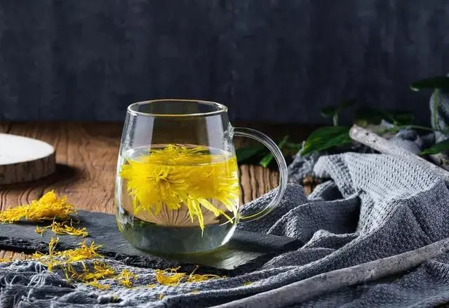 现在才知道，菊花茶不能随便喝，牢记：六禁忌、三搭配，别再犯错