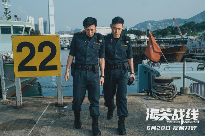 谢霆锋大赞“歌神”张学友演技！《海关战线》广州路演