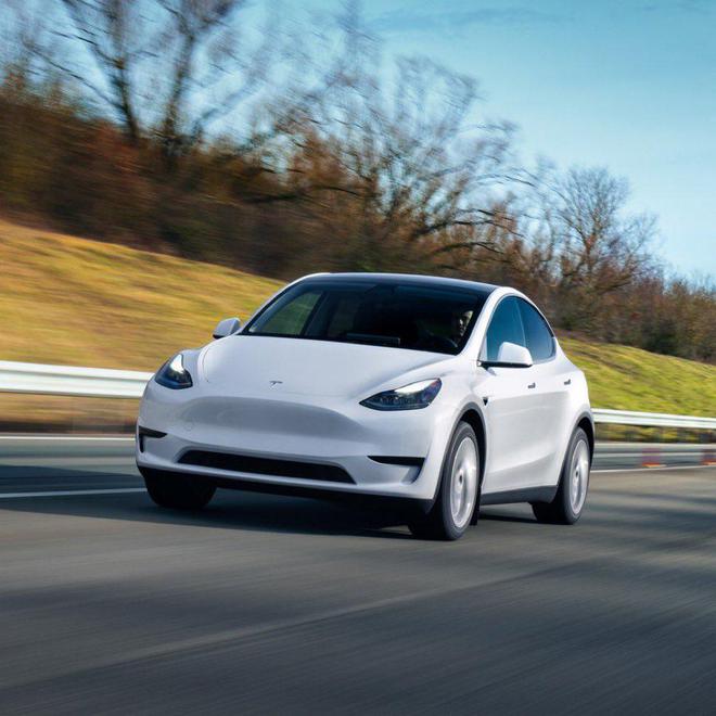 特斯拉美国 Model Y 标准续航后驱版 1600 美元解锁 50 英里续航