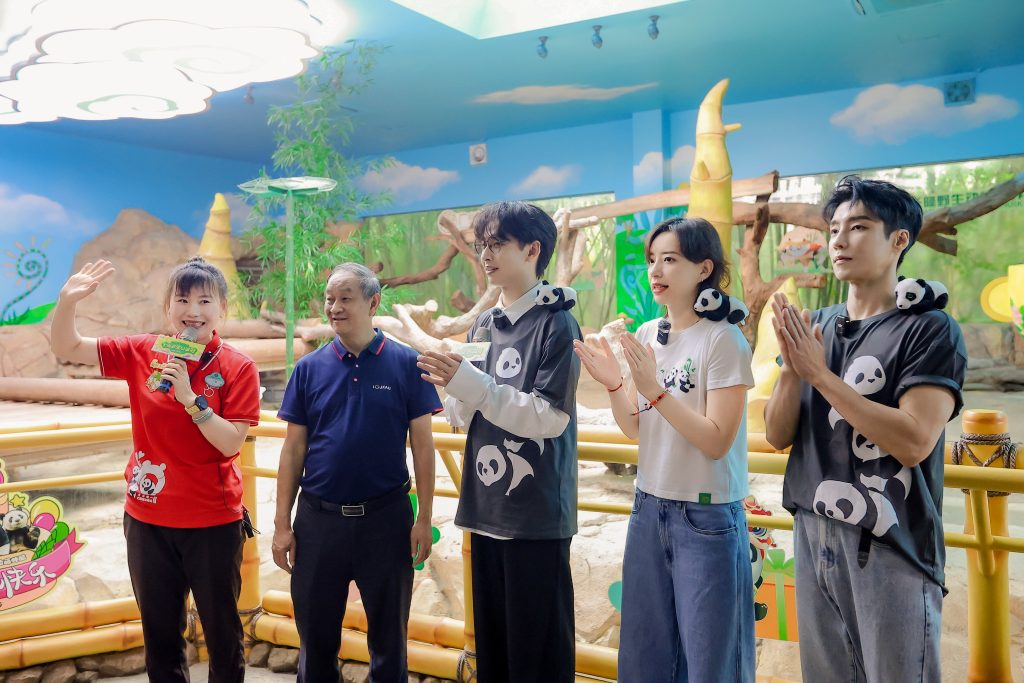 顶级排面！全球唯一大熊猫三胞胎“萌帅酷”十岁生日会圆满落幕
