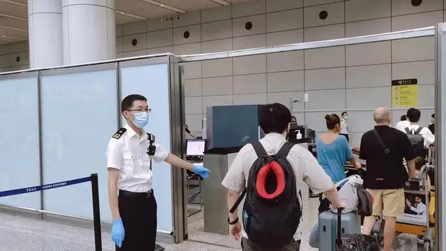 前8月海关监管广州白云机场口岸进出境旅客同比增长超100%