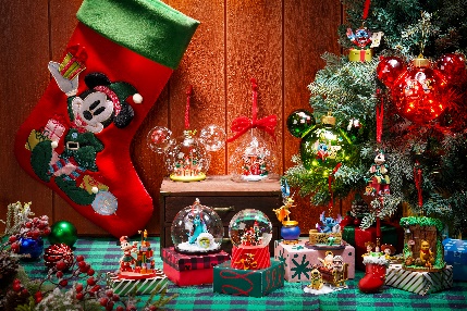 投入香港迪士尼乐园度假区 “A Disney Christmas” 独有节日传统 迎接魔雪奇缘世界首个飘雪圣诞