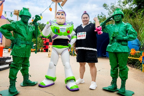 香港迪士尼乐园10K 周末 2024首次跑入魔雪奇缘世界 展开前所未有的奇妙体验