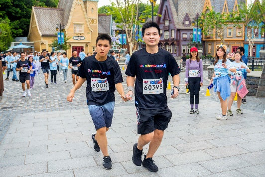 香港迪士尼乐园10K 周末 2024首次跑入魔雪奇缘世界 展开前所未有的奇妙体验