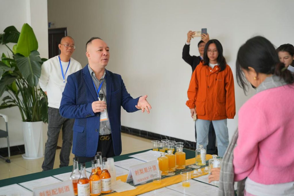 “山海情深 广黔同辉” 广黔协作媒体团走访黔南贵定刺梨生产企业