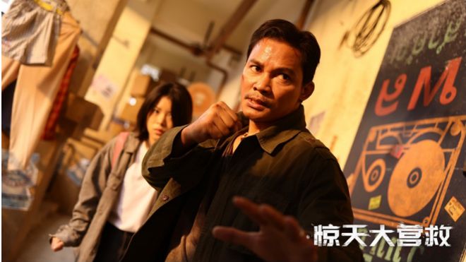 硬核动作电影《惊天大营救》优酷独家热播，票房、热度全面登顶