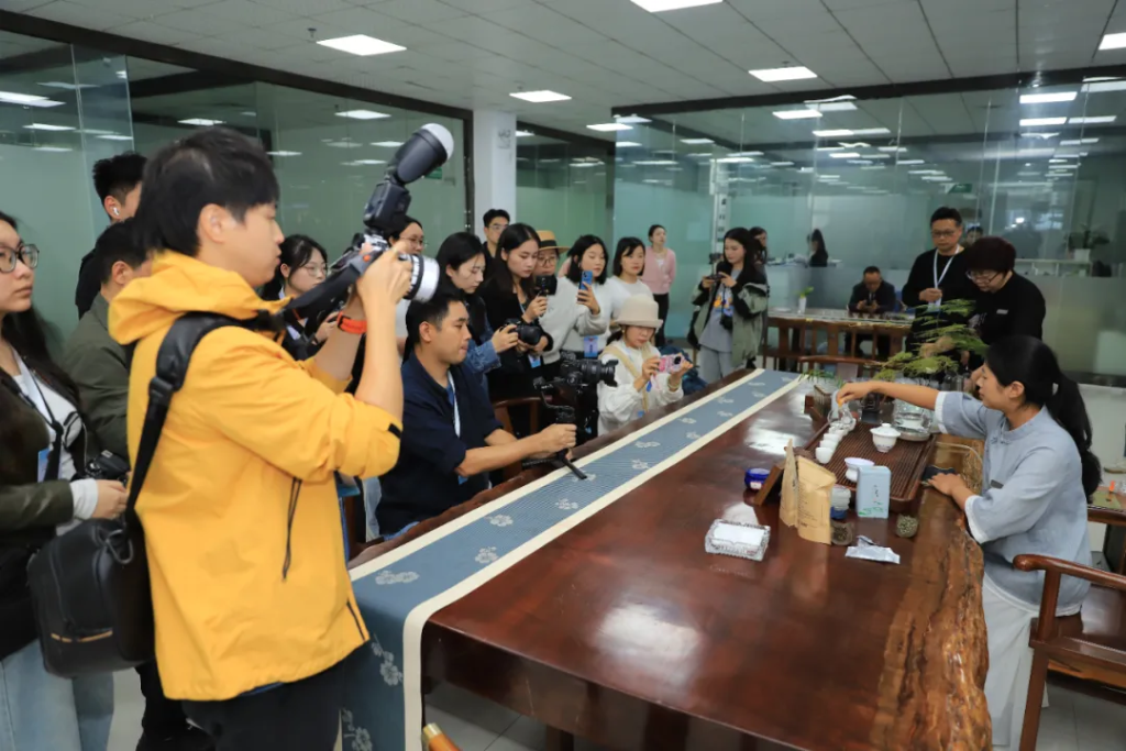 粤港澳大湾区媒体团奔赴贵州黔南七县市  开展粤黔协作主题宣传报道