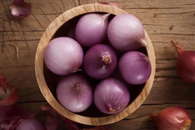 什么蔬菜最伤胃？是洋葱吗？医生提醒：这4种蔬菜老人谨慎食用