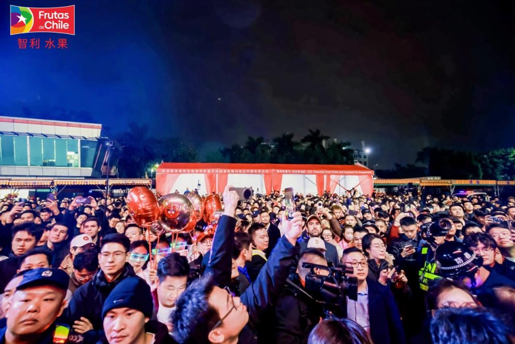 智利首艘“车厘子快线”到达中国:广州江秾汇批发市场举行首柜开柜仪式