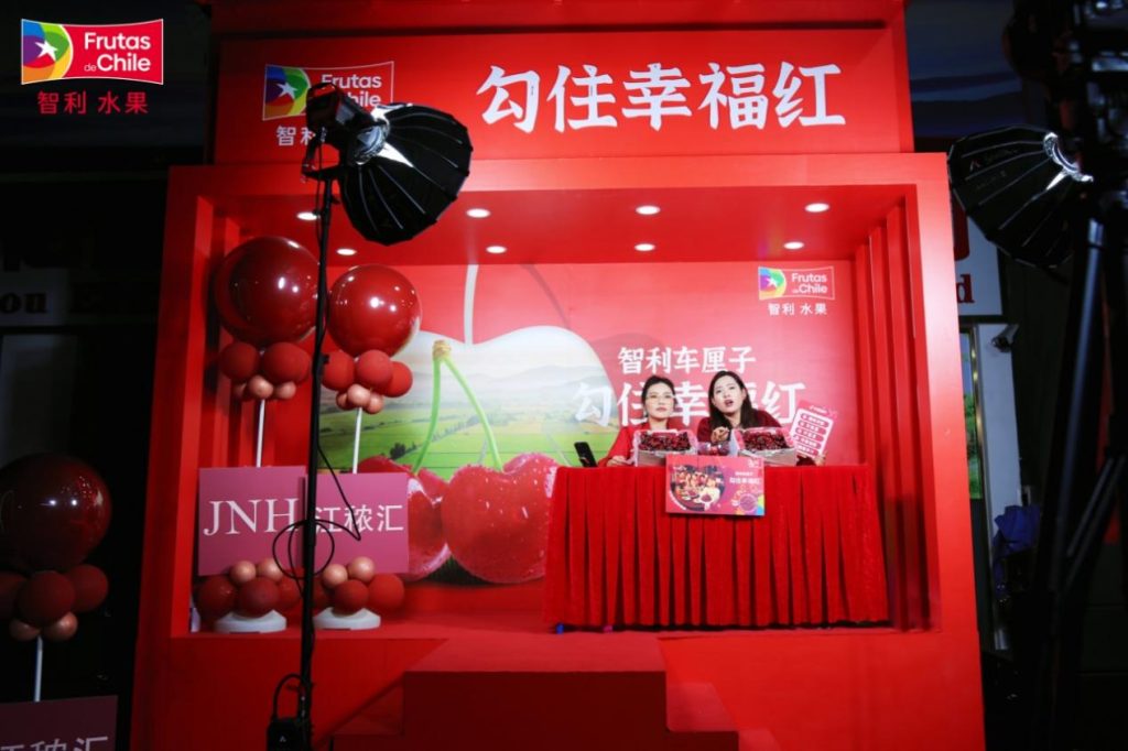 智利首艘“车厘子快线”到达中国:广州江秾汇批发市场举行首柜开柜仪式
