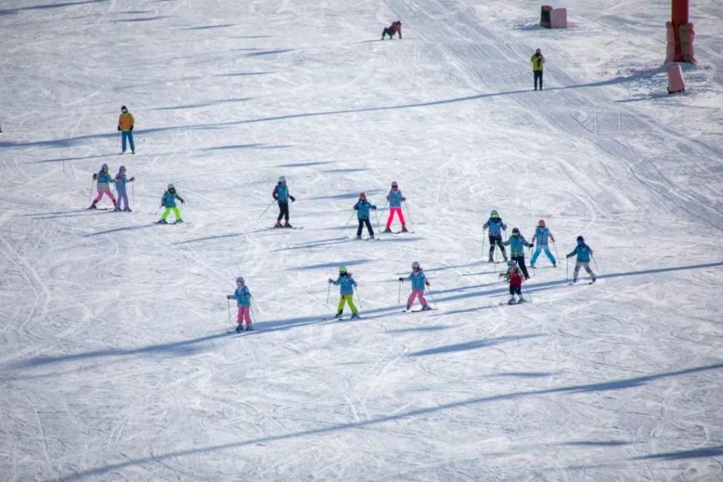 丝绸之路山地度假区 24 – 25 雪季冬令营：开启冰雪奇缘之旅