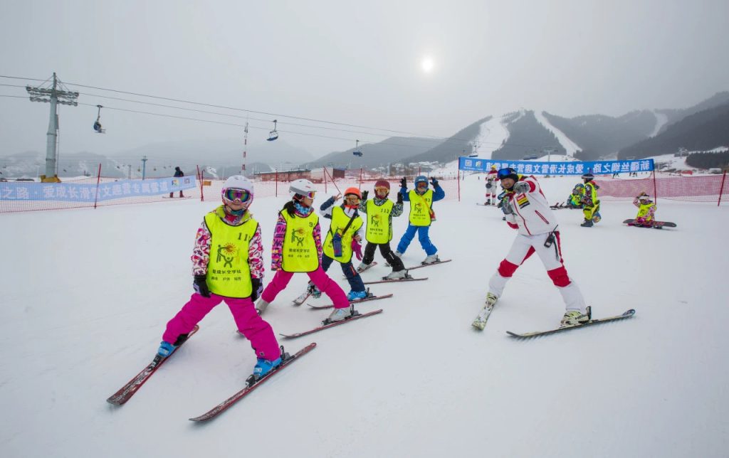 丝绸之路山地度假区 24 - 25 雪季冬令营：开启冰雪奇缘之旅