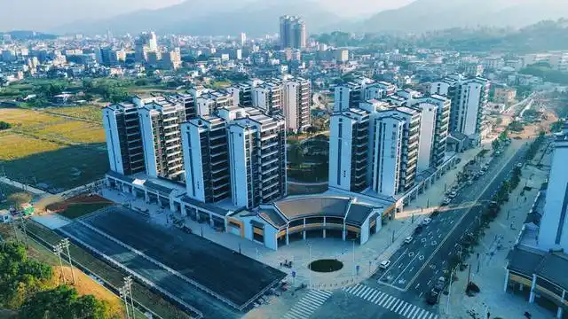 广州援建梅州蕉岭“广州小镇”竣工交付