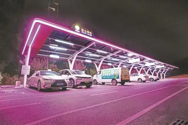 深圳累计建成超充站逾千座，“1公里超充出行圈”便利市民生活