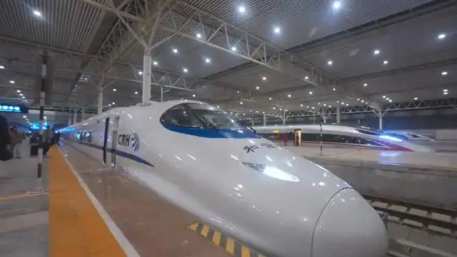 刚刚，成都到深圳动卧出发！做调研、谈生意，这趟车很“商务”
