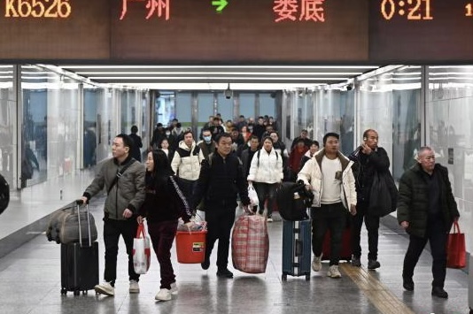 2025年广州首趟春运列车发出
