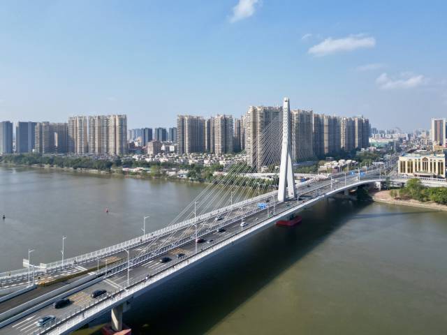 广州今起打车加收10元春节附加费，地铁除夕延长1.5小时收车