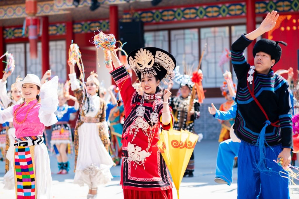 邂逅春晚同款,感受非遗魅力——锦绣中华民俗村喜粤中国年活动喜迎2025开门红