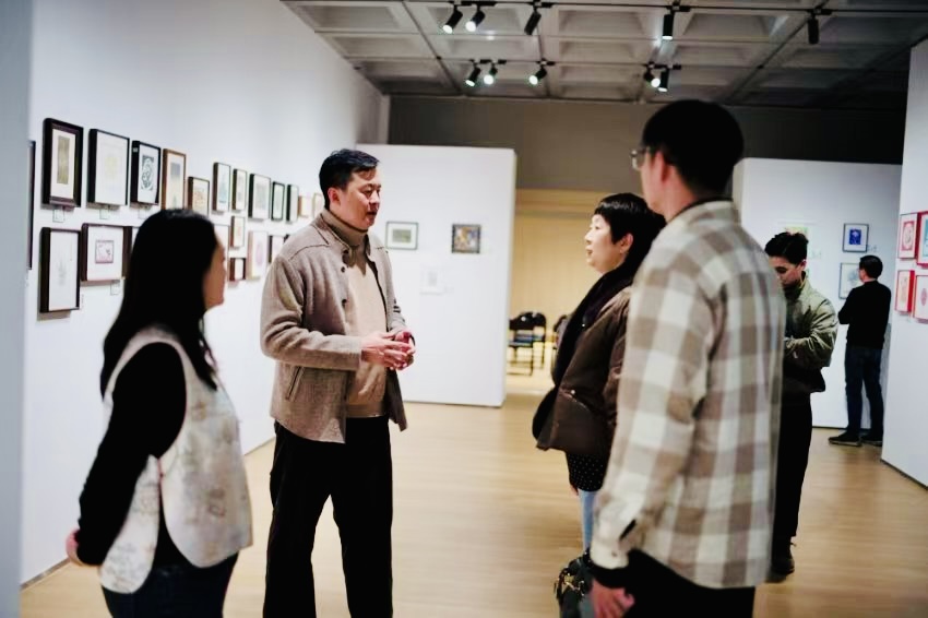 传承与创新共融 艺术与时代同行:中央美术学院版画系携手莫奥艺术MOAOARTS举办《蛇年行大运-贺年小版画》贺岁特展