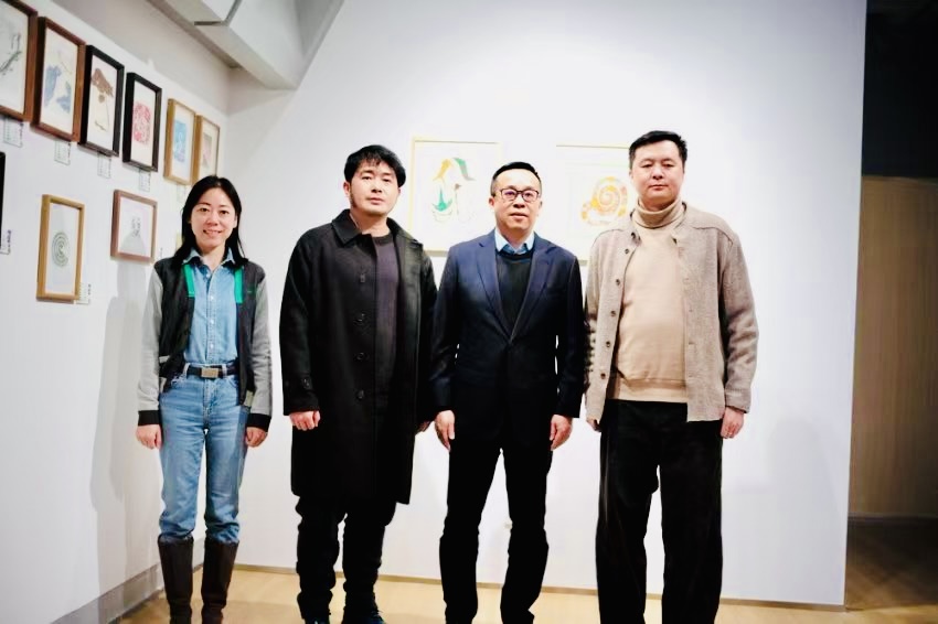 传承与创新共融 艺术与时代同行:中央美术学院版画系携手莫奥艺术MOAOARTS举办《蛇年行大运-贺年小版画》贺岁特展