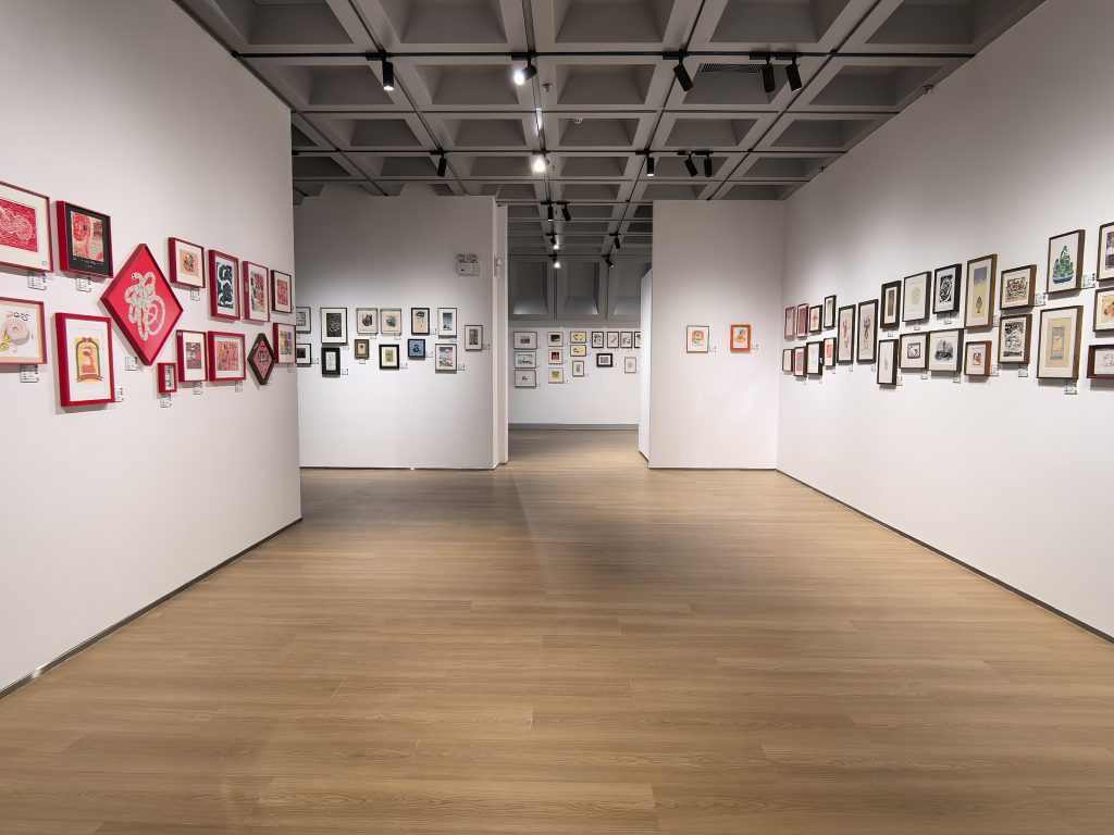传承与创新共融 艺术与时代同行:中央美术学院版画系携手莫奥艺术MOAOARTS举办《蛇年行大运-贺年小版画》贺岁特展