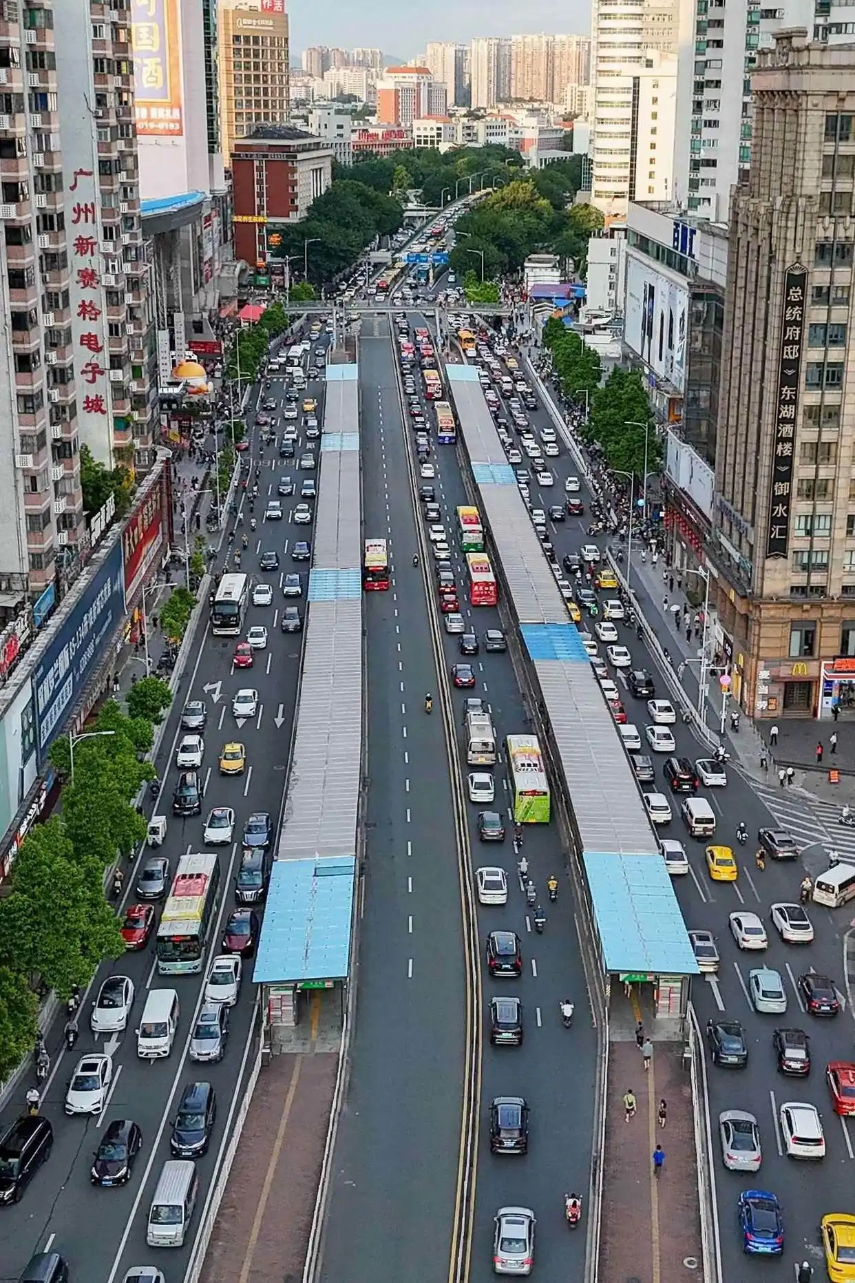 多条BRT相关线路拟停运征求意见中，广州对BRT通道借道进行实时动态调节
