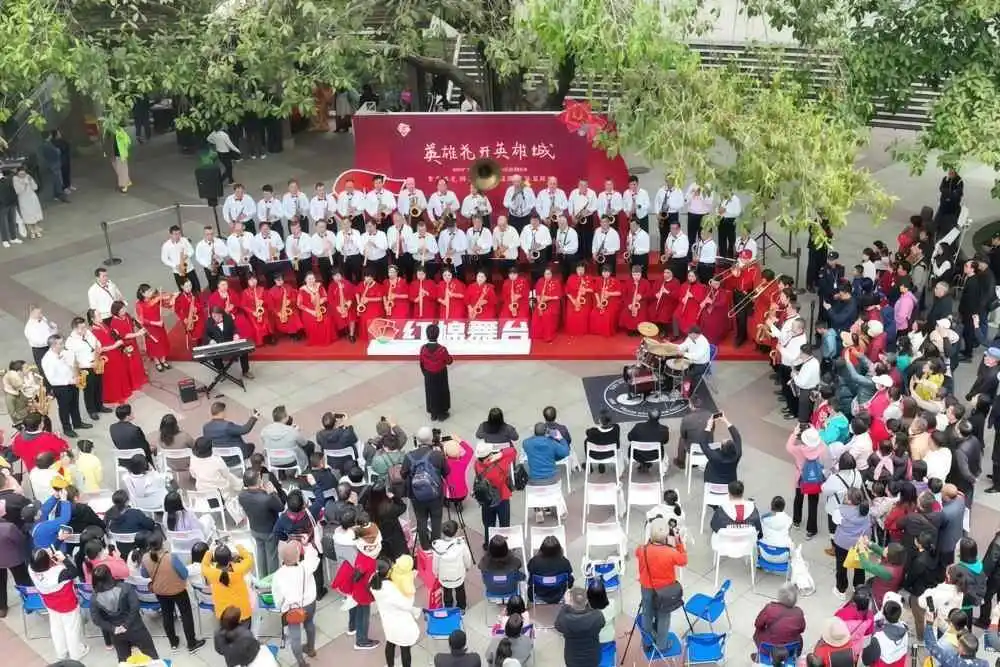广州100名萨克斯手奏响经典，礼赞家国情怀与美好生活