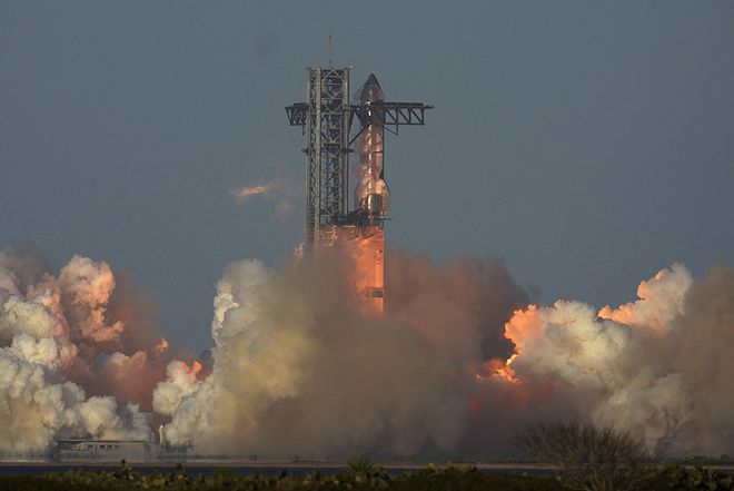 马斯克：“星舰”2026年将搭载人形机器人前往火星