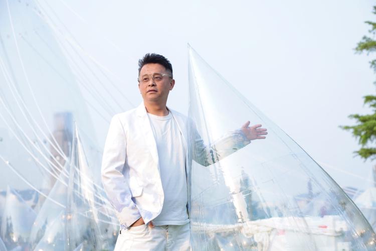 “舞动的水滴”全球艺术巡展亮相香港金钟添马公园