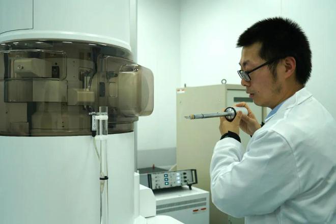 飞机、大桥寿命有望大幅延长！我国科研人员突破金属“不可能三角”