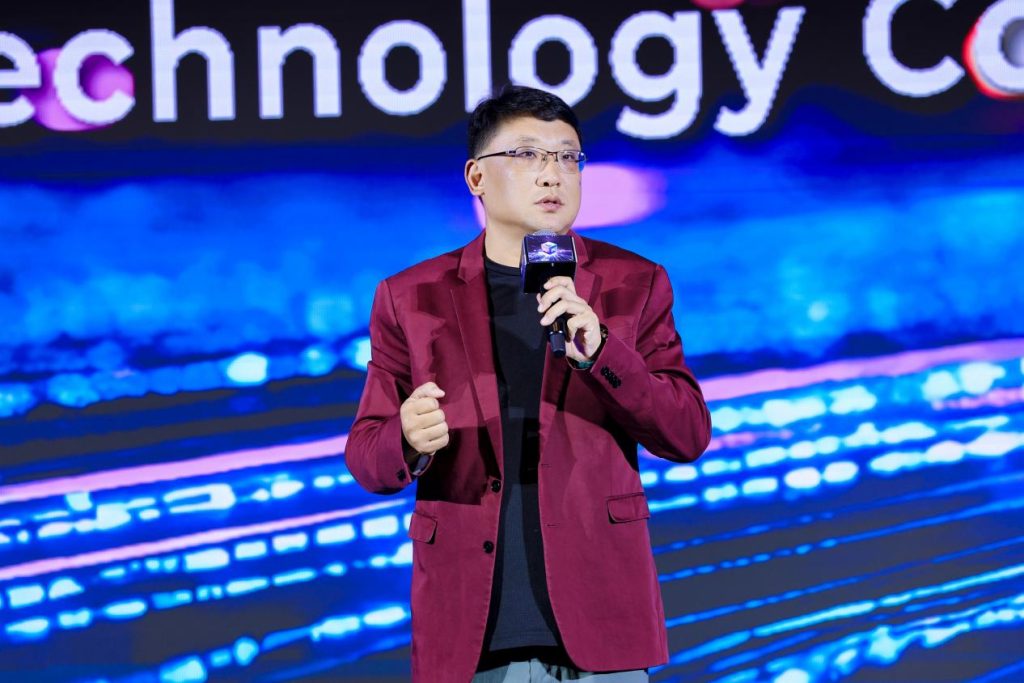 六联智能2025 AI PC发布会圆满落幕！推出Deepseek全家桶等20余款AI新品，引领端侧AI效率革命！