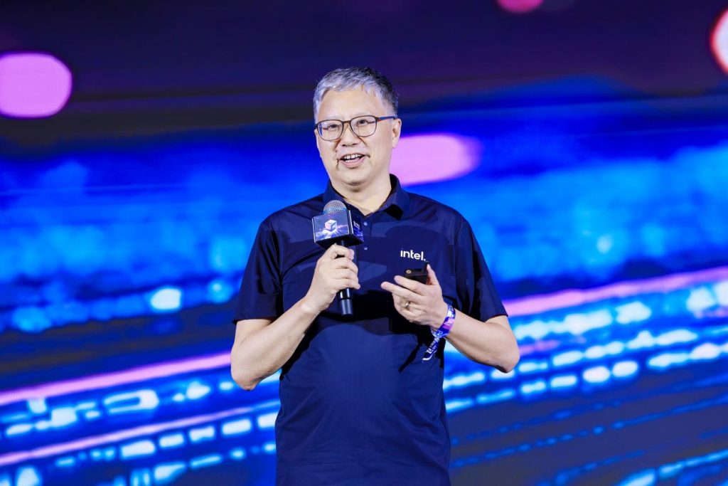 六联智能2025 AI PC发布会圆满落幕！推出Deepseek全家桶等20余款AI新品，引领端侧AI效率革命！