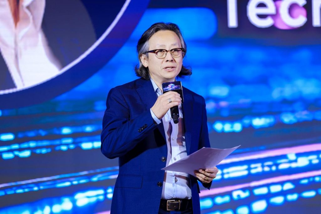 六联智能2025 AI PC发布会圆满落幕!推出Deepseek全家桶等20余款AI新品,引领端侧AI效率革命!