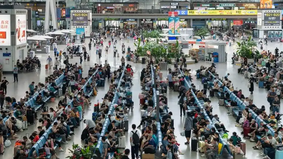 端午假期来啦！广州多条地铁线路延长服务时间，公交增加运力和班次