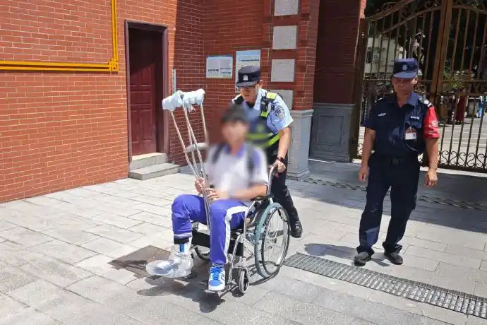 过千名广州青年志愿者护航逾6.6万名考生高考
