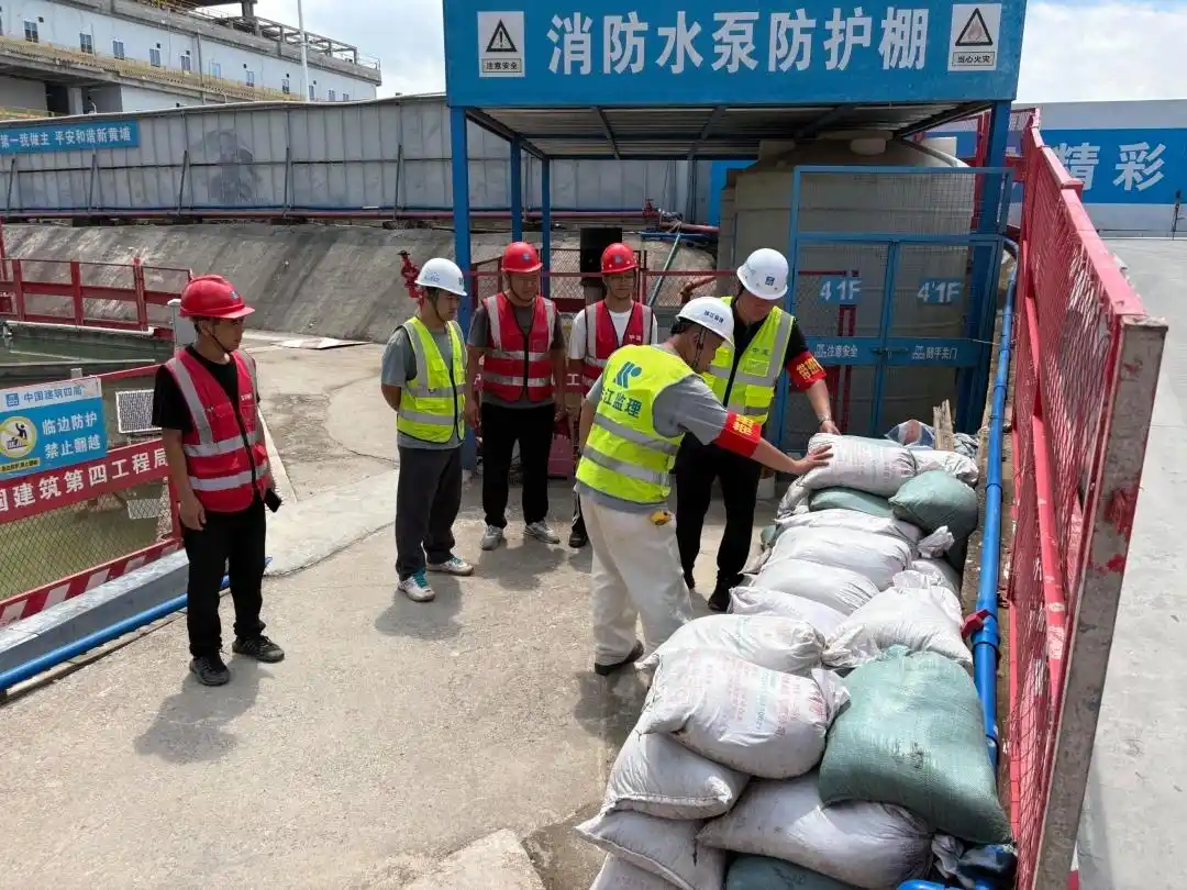 广州建筑工地严阵以待，筑牢防线迎战台风“蝴蝶”