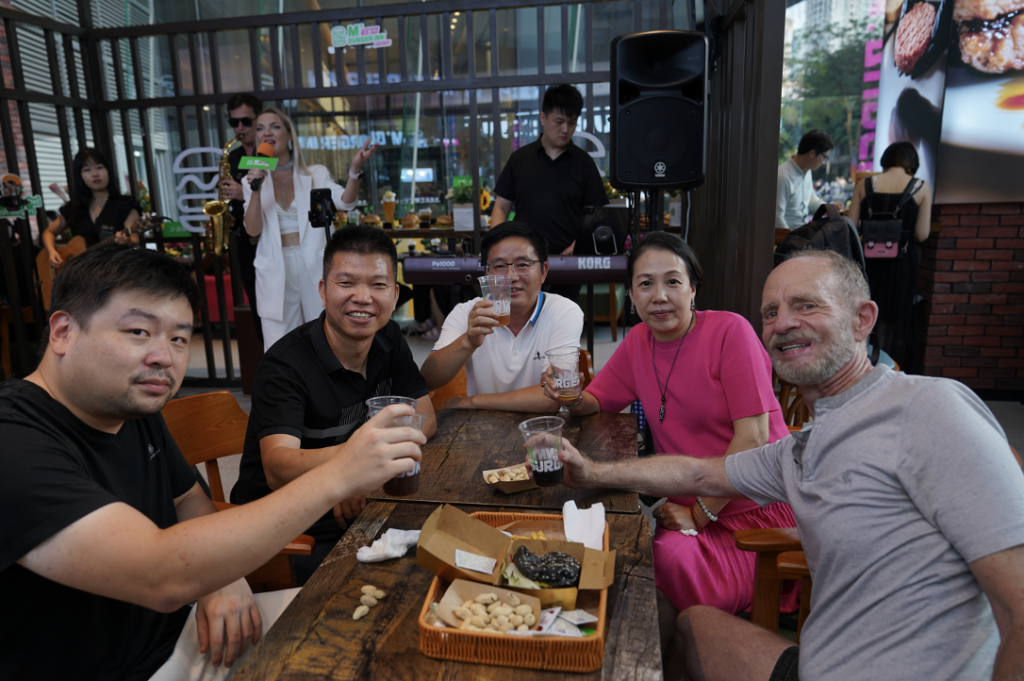汉堡印M’BURGER INN深圳世纪汇品牌升级品鉴会圆满举行——手工鲜作,重塑汉堡新标杆
