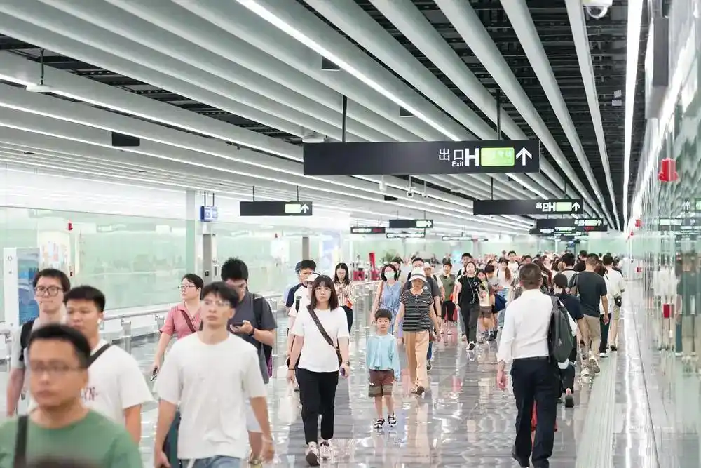 广州地铁陆续取消部分车站常态化客流管控，较去年减少41%