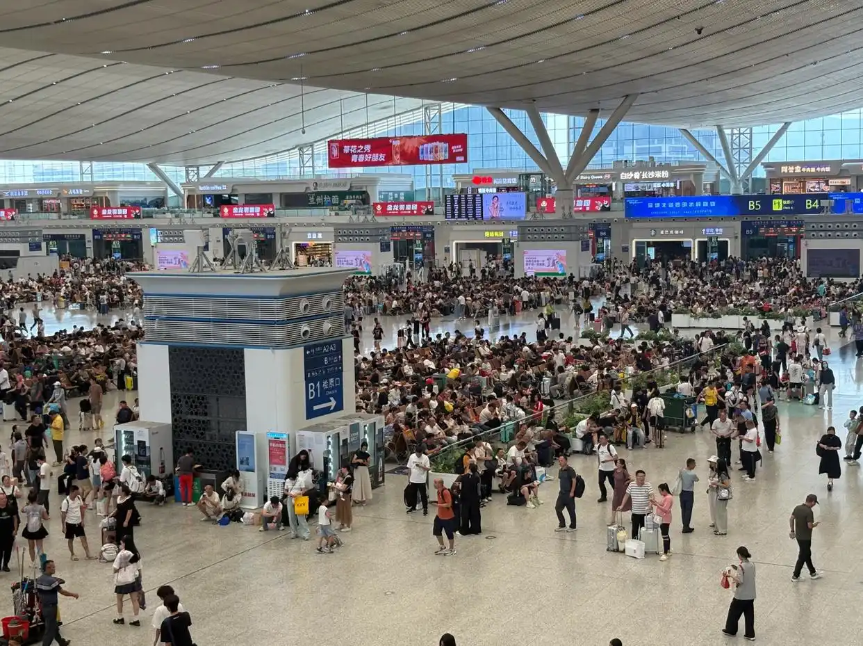 暑运过半，国铁广州局发送旅客超6000万人次