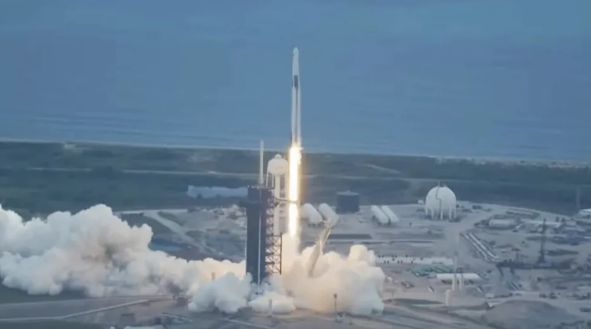 SpaceX 成功发射 Crew-11 任务，龙飞船“奋进号”第六次执飞