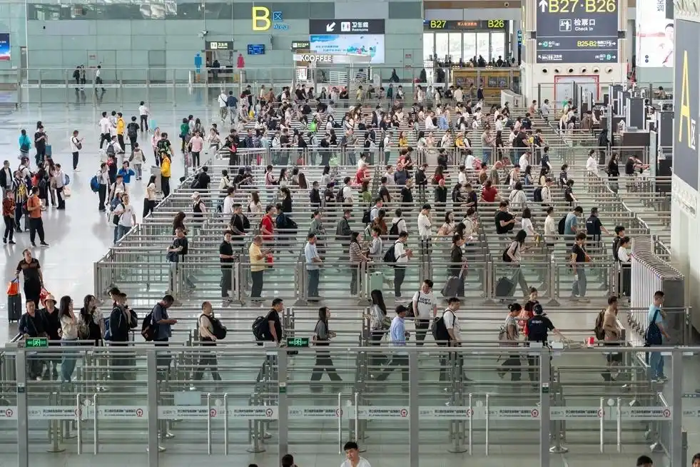 暑运过半，广州南站累计到发旅客1841.2万人次